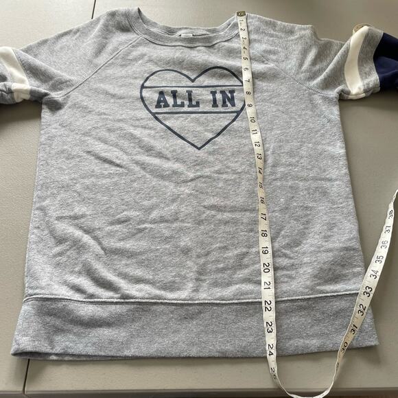 Old Navy Sweatshirt Long Sleeve Graphic Heart Spell Out XS Casual Cutesy Crew - Picture 9 of 9